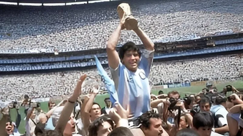 Diego Maradona - "Cậu bé vàng" của Argentina
