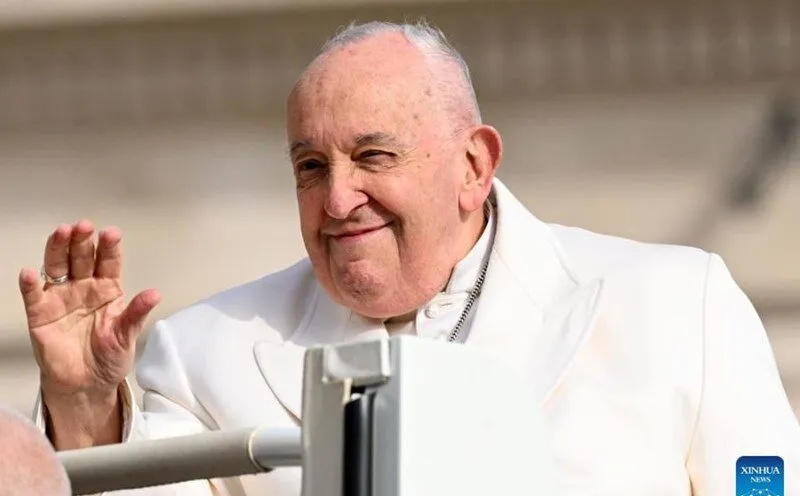 Giáo hoàng Francis giữ nụ cười hiền hậu