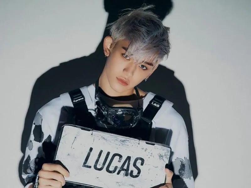 Lucas trong tạo hình "bad boy" cá tính với ánh nhìn lạnh lùng