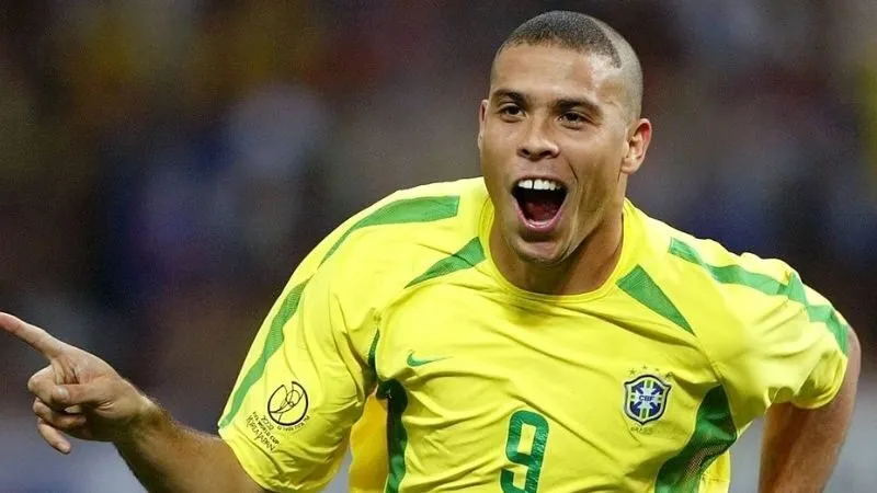 Ronaldo Nazário (R9) - "Người ngoài hành tinh" trên sân cỏ