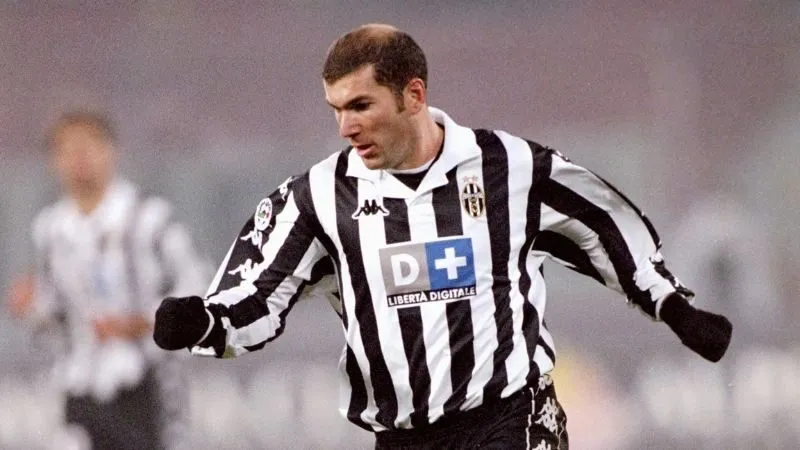 Zinedine Zidane - Nghệ sĩ sân cỏ của thế hệ 90-2000