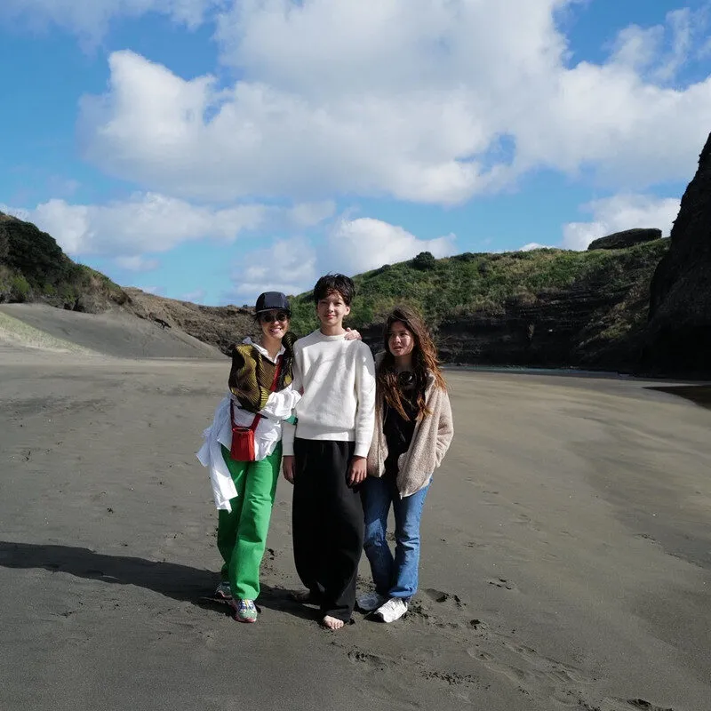 Hồng Nhung cùng hai con dạo chơi tại New Zealand