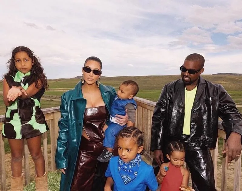 Kanye West bên Kim Kardashian và các con thời còn chung sống